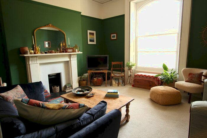 1 Bedroom Flat To Rent In Clarence Square, Pittville, Cheltenham, GL50