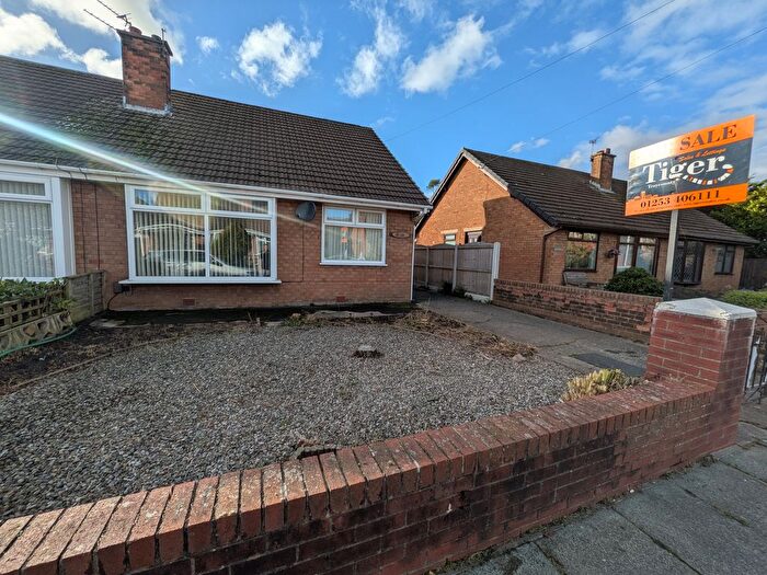 3 Bedroom Semi-detached Bungalow For Sale In Nithside, Blackpool, FY4