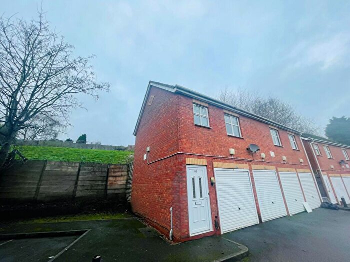 2 Bedroom Maisonette To Rent In Grace Road, Tipton, DY4