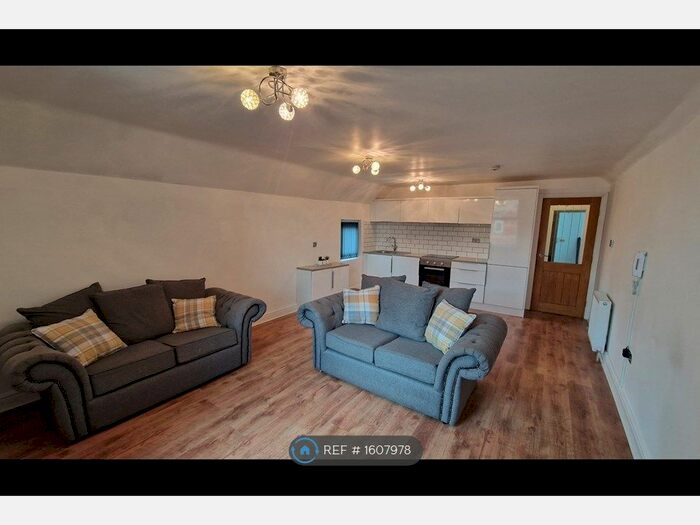 2 Bedroom Flat To Rent In West Didsbury, Manchester, M20