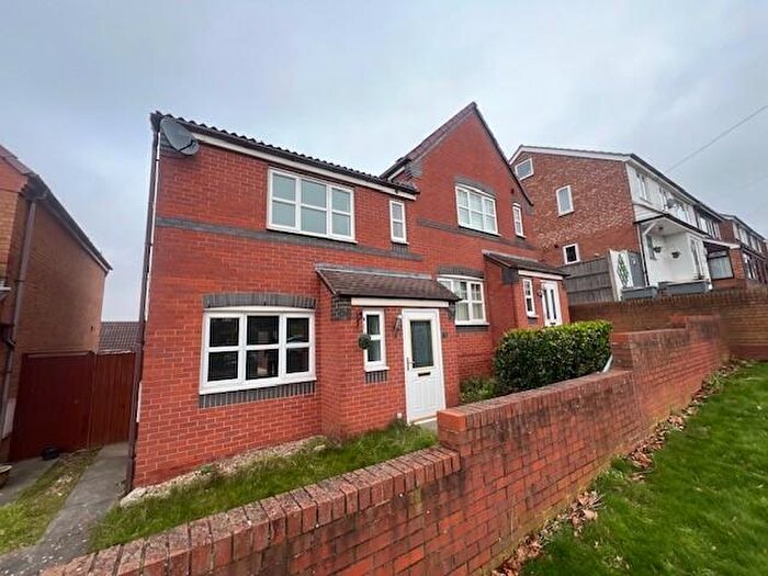 3 Bedroom House To Rent In Hedging Lane, Wilnecote, Tamworth, B77