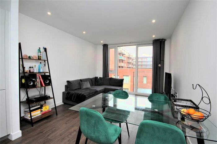 2 Bedroom Flat To Rent In Coster Avenue, Finsbury Park, London, N4