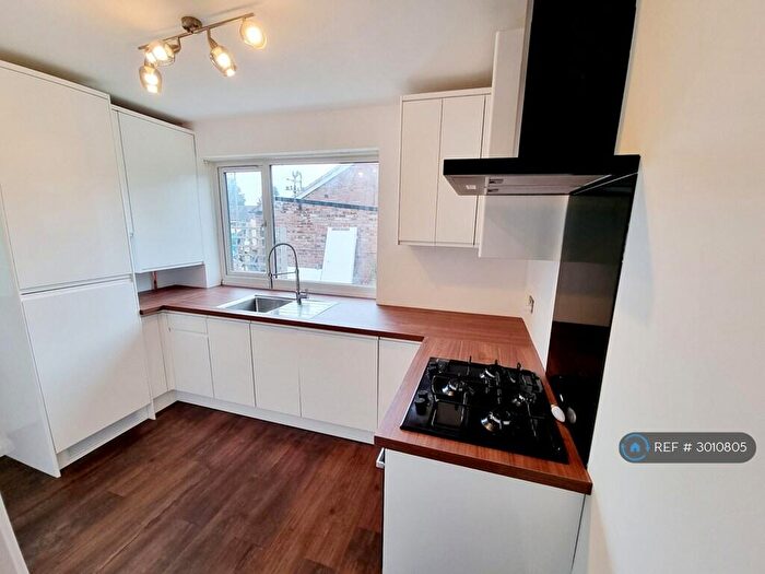3 Bedroom Bungalow To Rent In Stanton Road, Luton, LU4