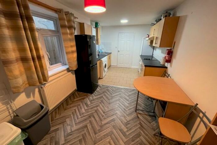 4 Bedroom Terraced House To Rent In Gelligaer Street - Cardiff, CF24