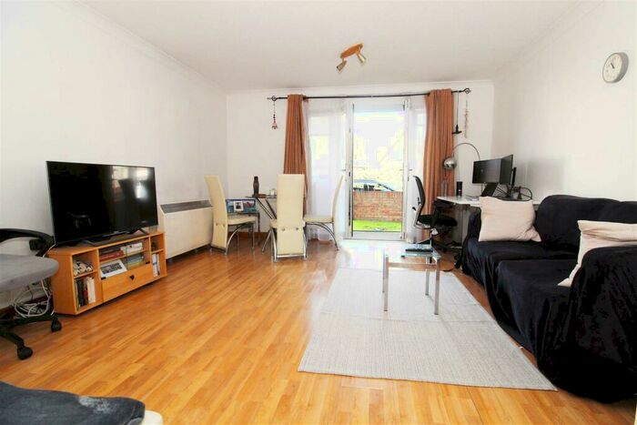 1 Bedroom Apartment To Rent In Leslie Park Road, Croydon, CR0