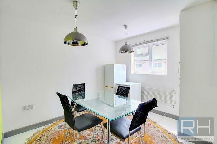 3 Bedroom Apartment To Rent In Regents Park Road, Finchley, London, N3