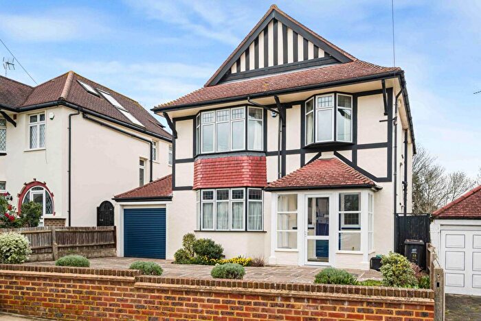 4 Bedroom Detached House For Sale In Elm Grove, Orpington, BR6