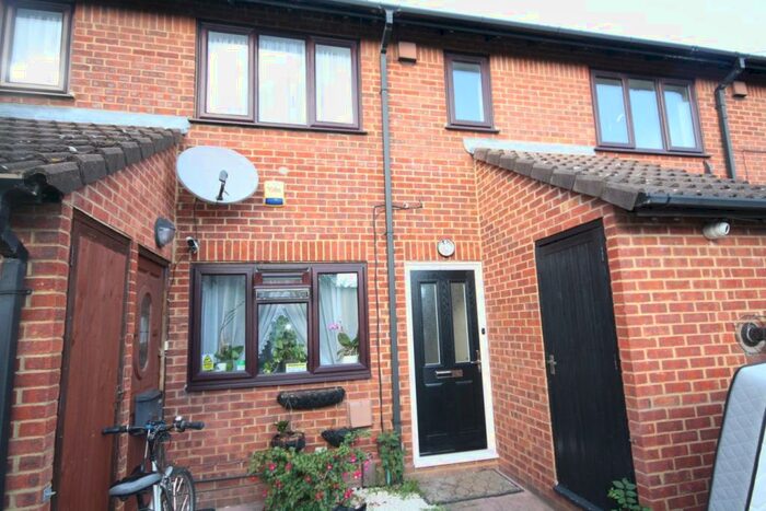 1 Bedroom Maisonette To Rent In Bridlington Spur, Slough, SL1