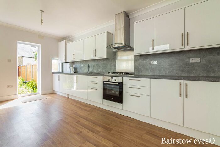 4 Bedroom Property To Rent In Poynter Road, Enfield, EN1