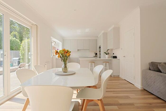 5 Bedroom Detached House For Sale In High Park Road, Broadstone, BH18 - Photo 6