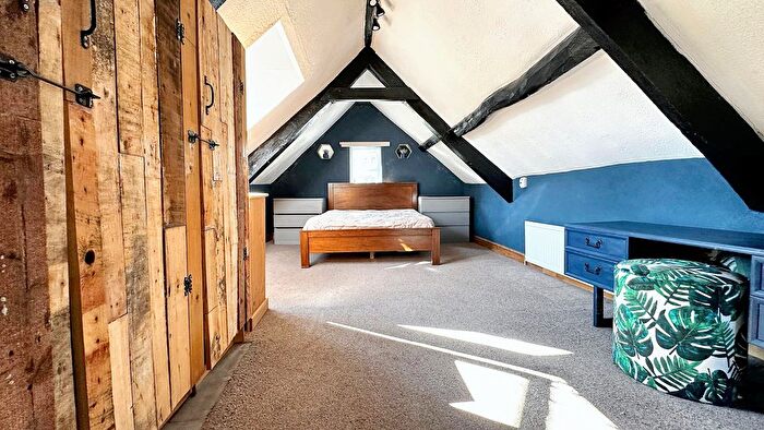 2 Bedroom Cottage For Sale In Potters Pond, Wotton-Under-Edge, Gloucestershire, Hf, Gb, GL12