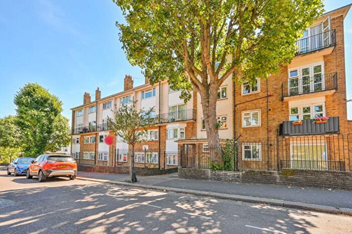 2 Bedroom Flat To Rent In Church Hill Road, Walthamstow Village, Walthamstow, London, E17