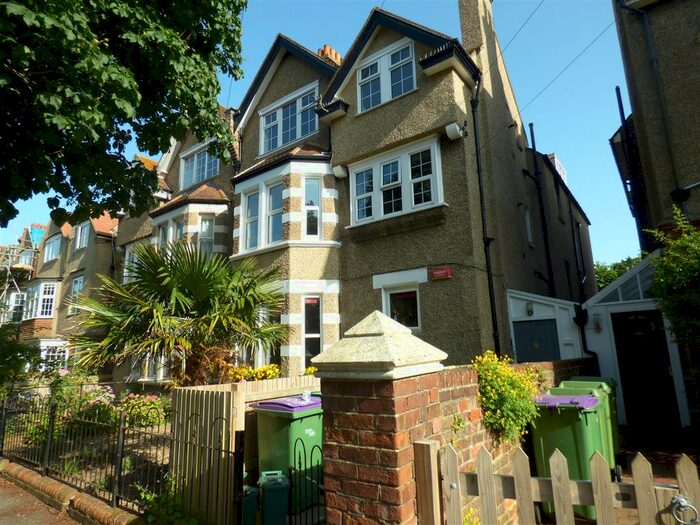 2 Bedroom Flat To Rent In Grimston Gardens, Folkestone, CT20