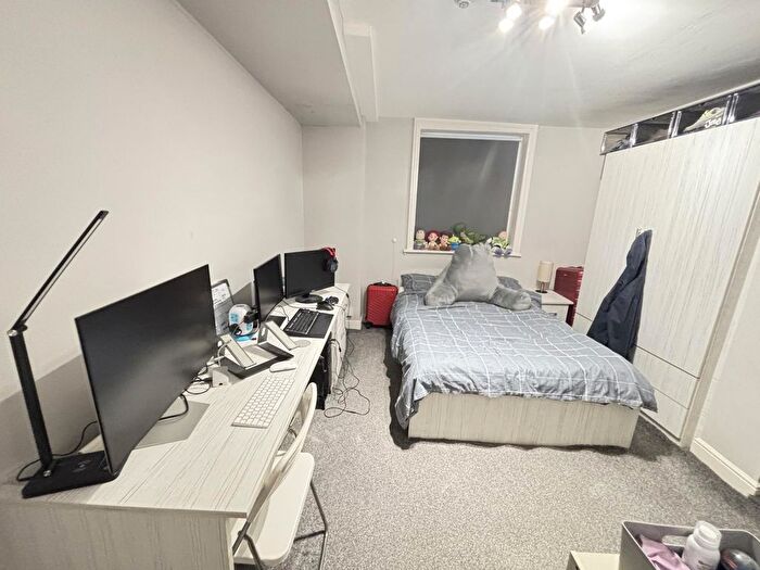 2 Bedroom Semi-Detached House To Rent In Victoria Road, Leeds, LS6