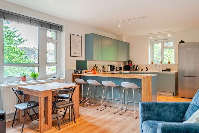 3 Bedroom Flat For Sale In Lingham Street, Stockwell, London, SW9
