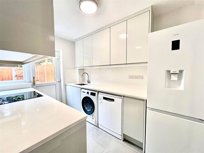 3 Bedroom Terraced House To Rent In Spencer Road, Isleworth, TW7