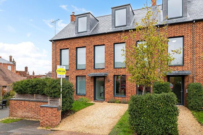 2 Bedroom Apartment For Sale In Bewick Mews, Hungerford, Berkshire, RG17