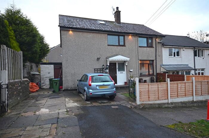 4 Bedroom Semi Detached House For Sale In Waterside, Hyde, SK14