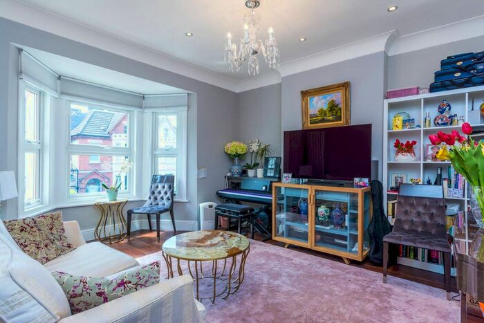 2 Bedroom Flat To Rent In Wellesley Road, Gunnersbury, London, W4