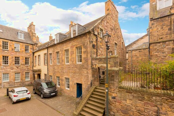 3 Bedroom Flat To Rent In Fountain Close, Old Town, Edinburgh, EH1