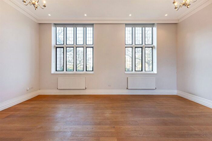 2 Bedroom Flat To Rent In The Ridgeway, Edgware, London, NW7