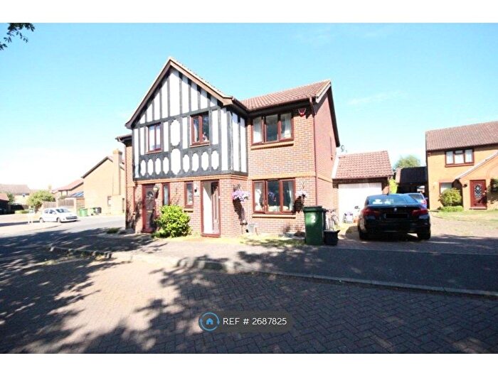 3 Bedroom Semi Detached House To Rent In The Thatchers, Maidstone, ME16