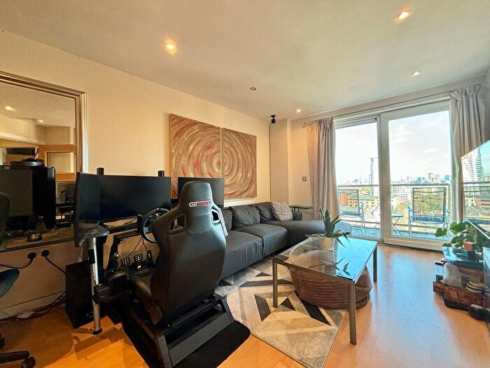 2 Bedroom Terraced House For Sale In Sovereign Point, The Quays, M50