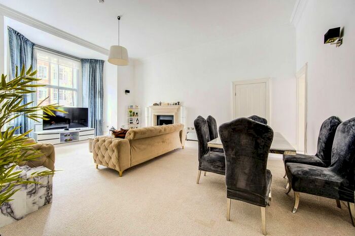 3 Bedroom Flat To Rent In Old Brompton Road, South Kensington, London, SW5