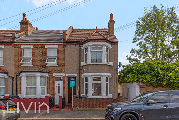 2 Bedroom Flat For Sale In Rosebery Avenue, Thornton Heath, CR7