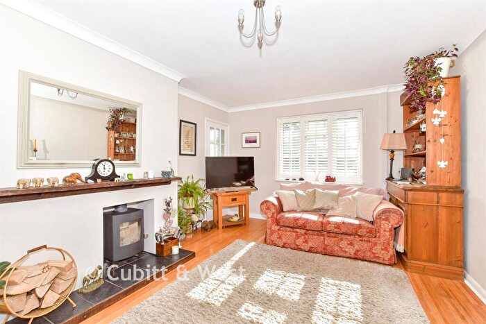 2 Bedroom Detached Bungalow For Sale In The Avenue, Hambrook, Chichester, West Sussex, PO18