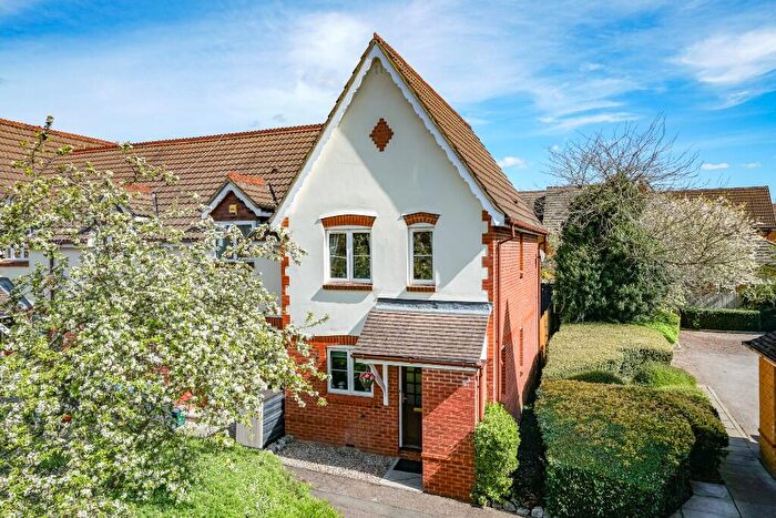 3 Bedroom End Of Terrace House For Sale In Bencroft Road, Hemel Hempstead, Hertfordshire, HP2