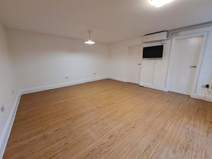 Studio To Rent In Flat, Newmarket Road, Cambridge, CB5