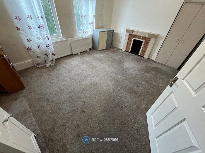 2 Bedroom Flat To Rent In Lambourne Road, Chigwell, IG7