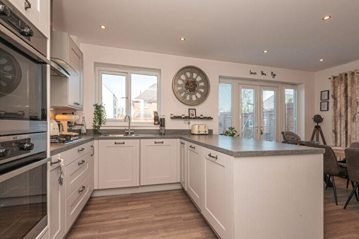 3 Bedroom Detached House For Sale In Ashbourne Avenue, Leeds, LS15