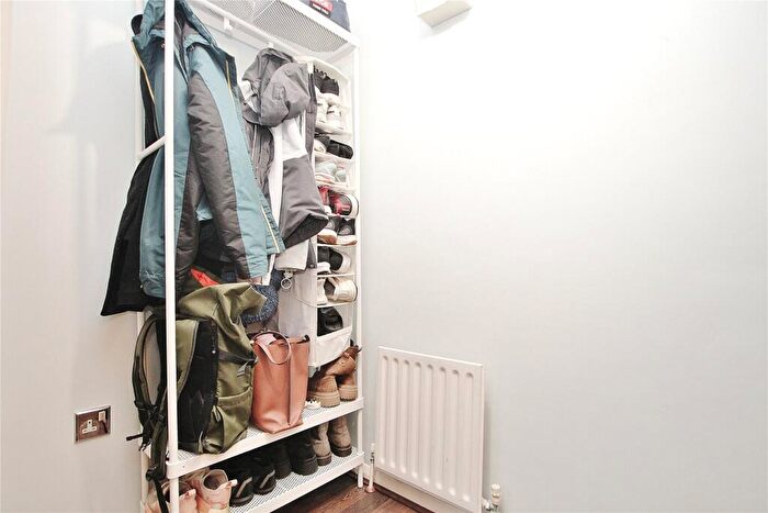 1 Bedroom Flat For Sale In Inkerman Road, Knaphill, Woking, Surrey, GU21