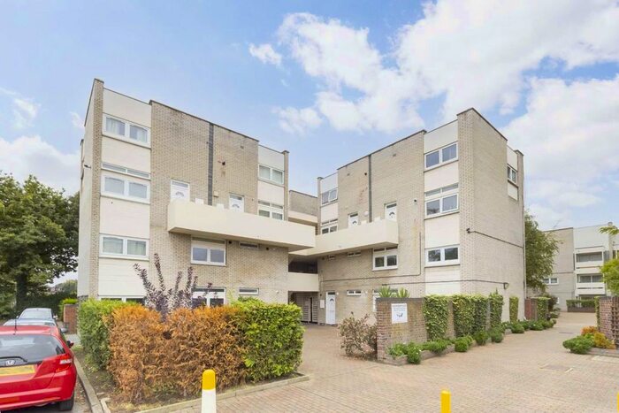 2 Bedroom Flat To Rent In Bloomsbury Close, London, W5