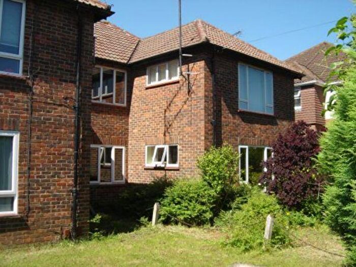 2 Bedroom Flat For Sale In Chipstead Valley Road, Coulsdon, CR5