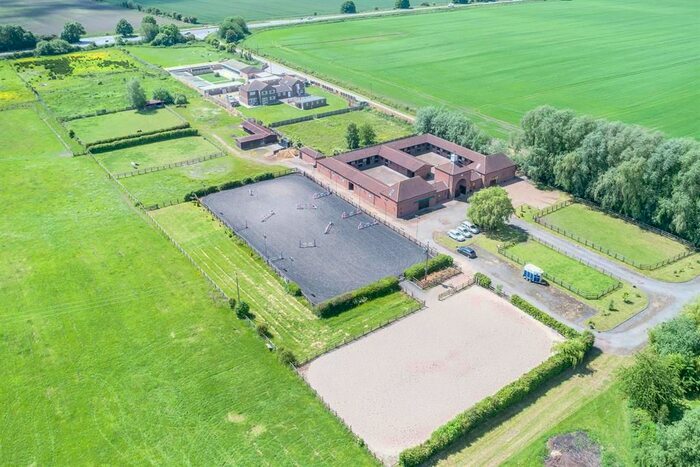5 Bedroom Equestrian Property For Sale In Jaques Bank, Thorne, Doncaster, DN8