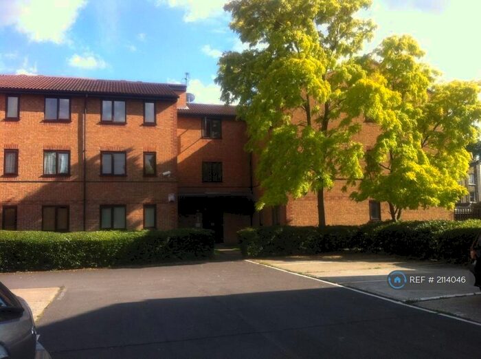 2 Bedroom Flat To Rent In John Maurice Close, London, SE17