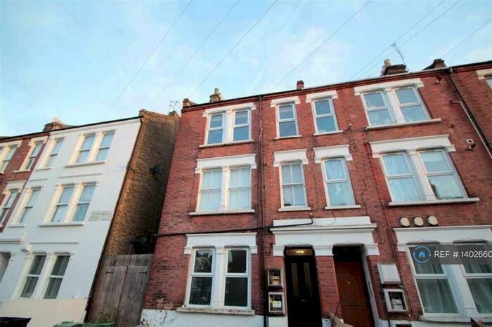 2 Bedroom Flat To Rent In Southwell Road, London, SE5