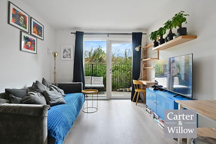 1 Bedroom Flat For Sale In Harbard Close, Barking, IG11