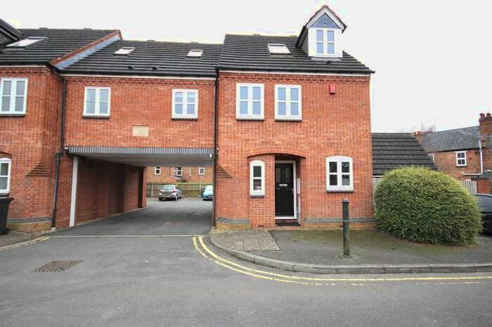 3 Bedroom Town House To Rent In Vine Lane, Warwick, CV34