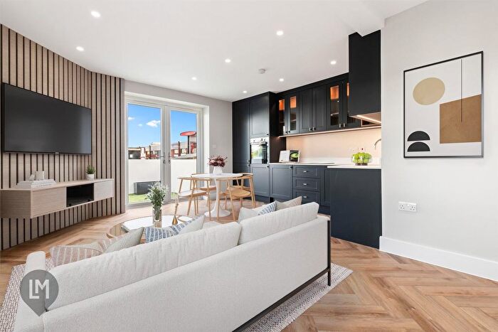 2 Bedroom Flat For Sale In Standen Road, London, SW18