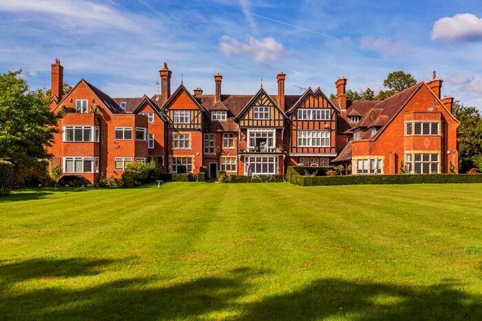 3 Bedroom Flat For Sale In Mapleton Road, Four Elms, Edenbridge, TN8