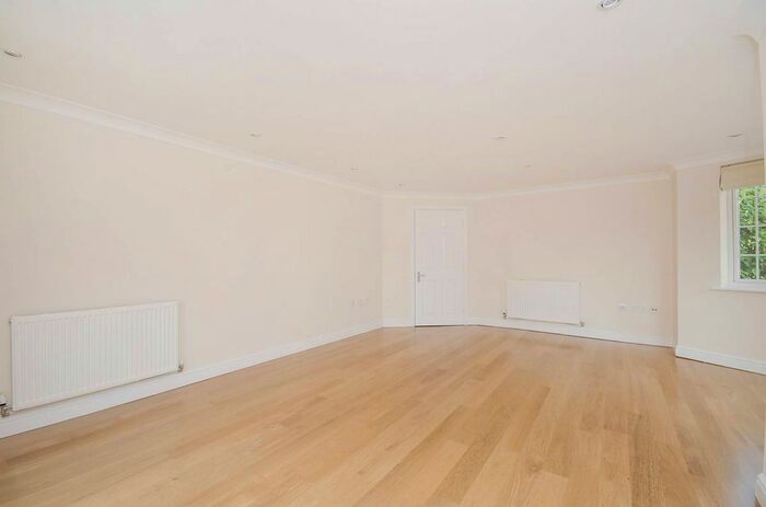 2 Bedroom Flat To Rent In Bewley Street, Wimbledon, London, SW19