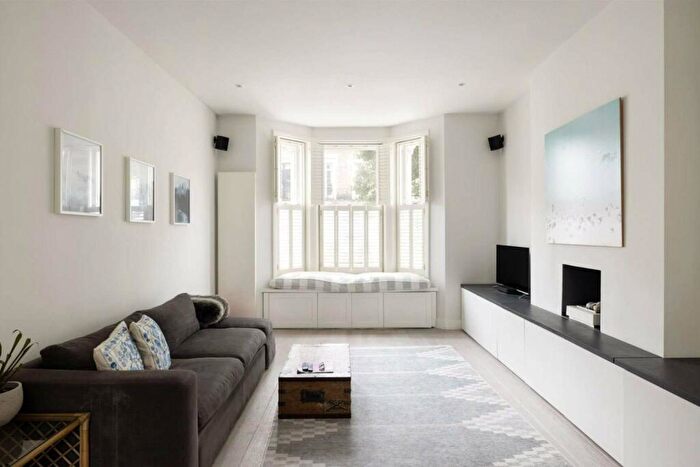 2 Bedroom Apartment To Rent In Fernshaw Road, London, SW10