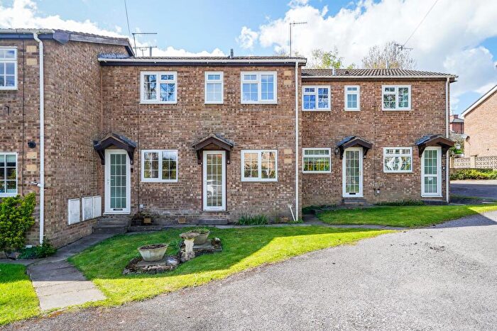 2 Bedroom Flat For Sale In Kenwood Bank, Sheffield, S7