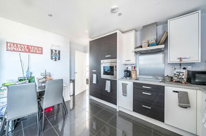 2 Bedroom Apartment To Rent In Flycatcher Keep, RG12