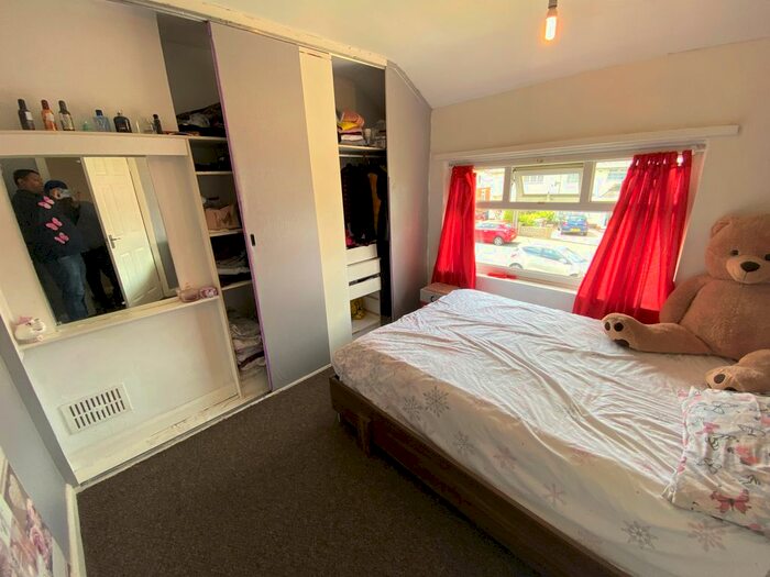 3 Bedroom Semi-Detached House To Rent In Hawthorn Road, Walsall, WS5