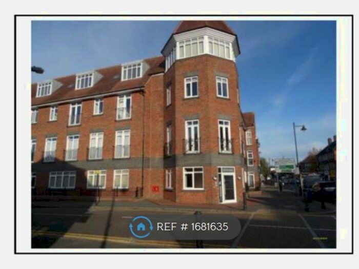 2 Bedroom Flat To Rent In Century House, Cheam, Sutton, SM3